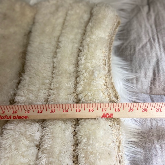 Chic Faux Fur Vest - Picture 4 of 7